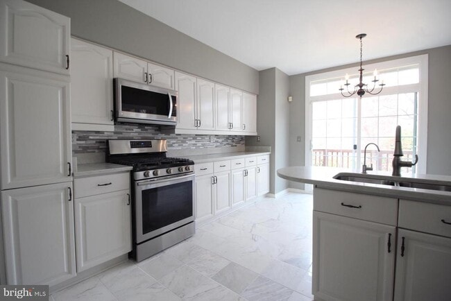 Building Photo - 6423 Little Potters Ln