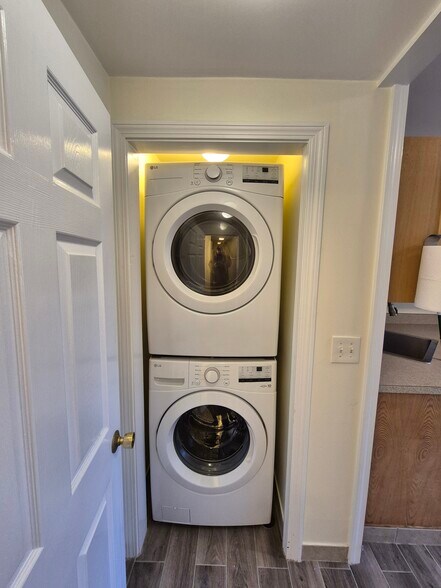 Building Photo - 2979 Fairfield Ave