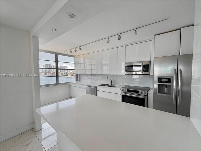 Building Photo - 18081 Biscayne Blvd