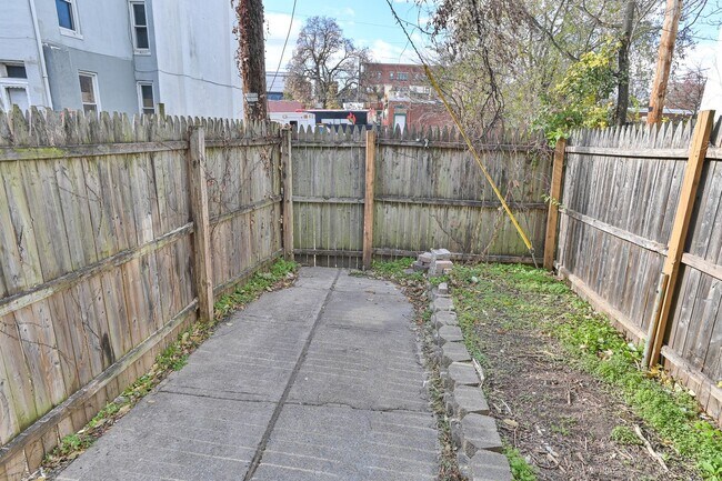 Building Photo - 2 Bedroom Single Family on N 4th St