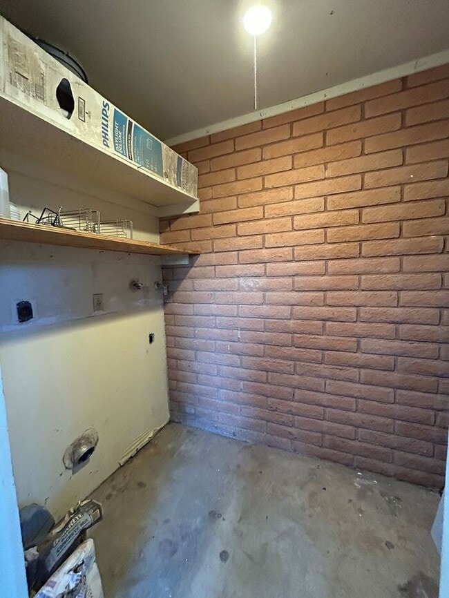 Building Photo - 1101 N April Cir