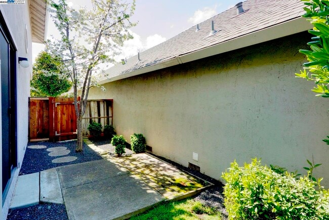 Building Photo - 2910 Liberty Dr