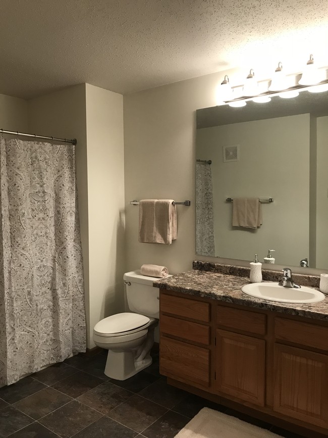 Two Bedroom - Bathroom - Pinehurst