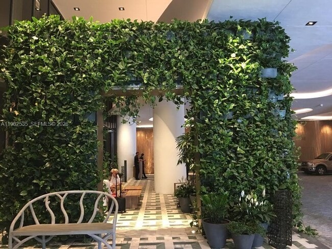 Building Photo - 801 S Miami Ave