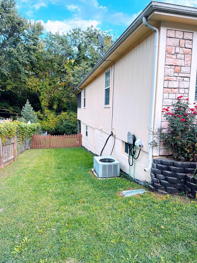 fenced side - 9239 Walnut St