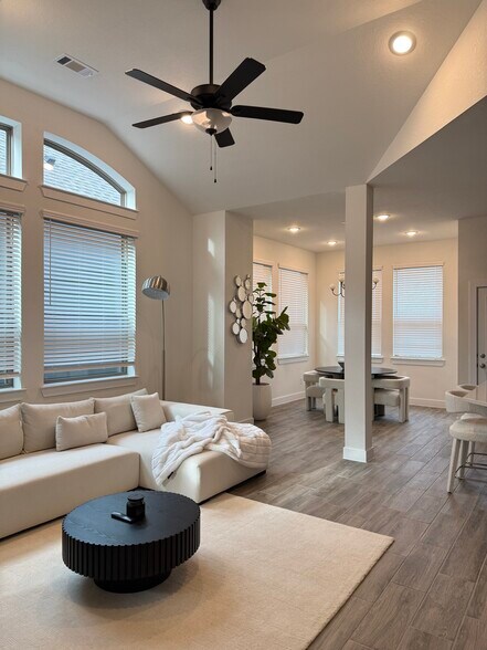 Building Photo - 7826 Starfish Arbor Dr