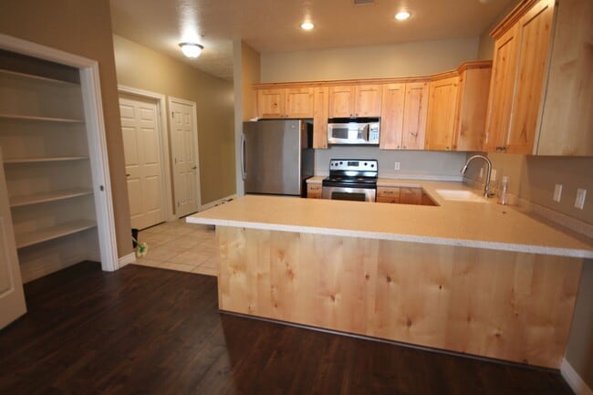 Building Photo - Luxury Living in Downtown Provo