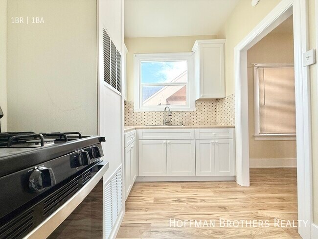 Building Photo - 1022 N Berendo St