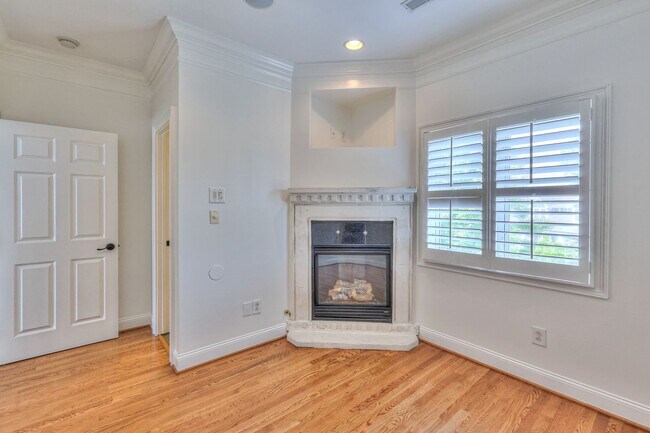 Building Photo - Perfect Brownstone in Sylvan Park near Wes...