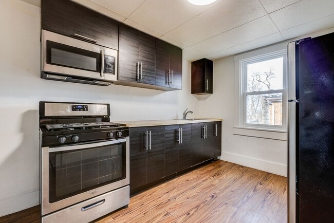 Building Photo - 2027 Eccles St