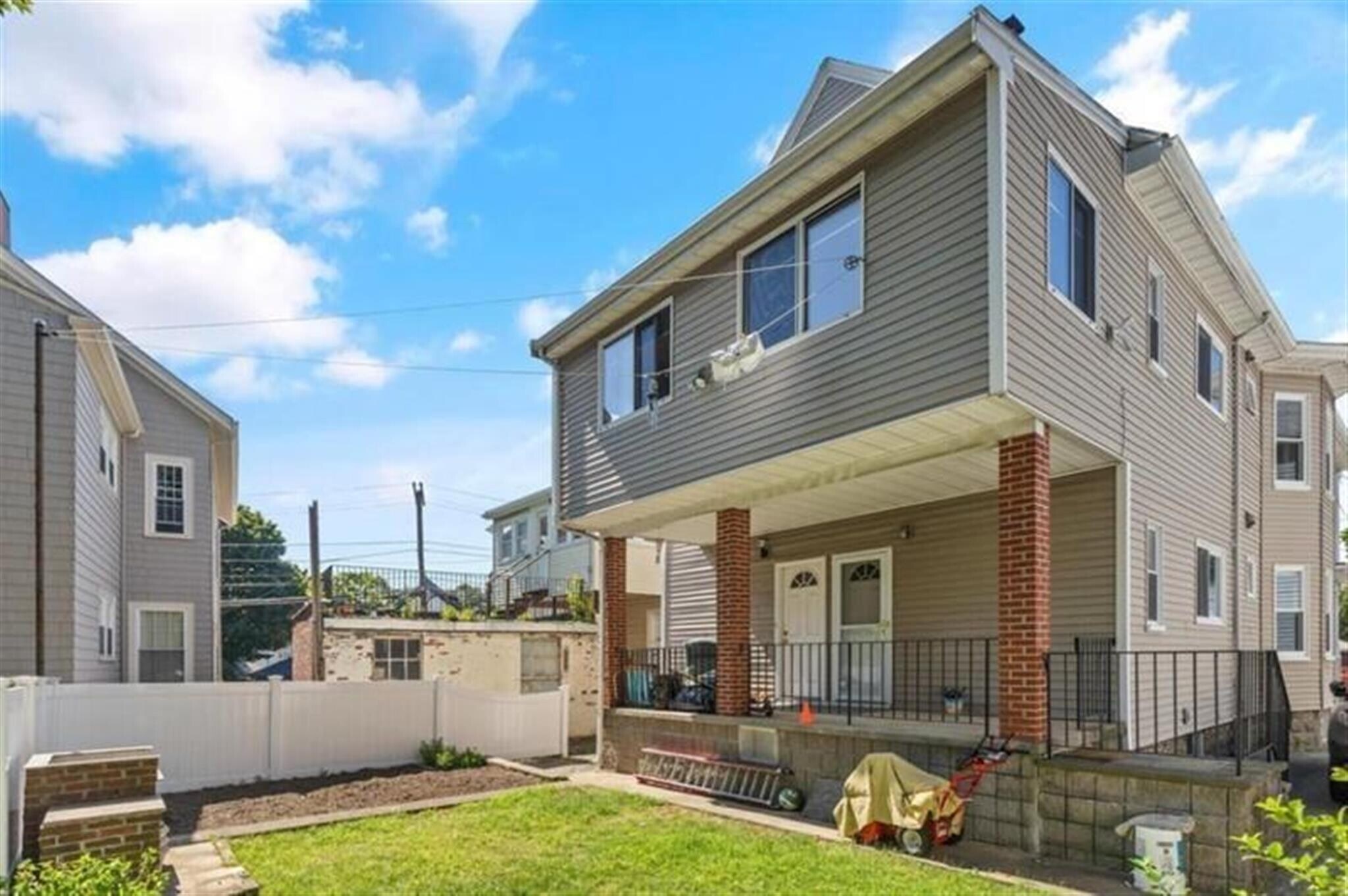 Building Photo - 138 George St