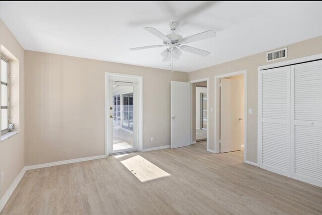 Building Photo - 835 Royal Palm Pl
