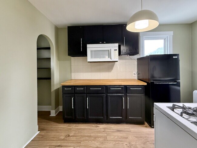 Building Photo - 203 Symphony Way
