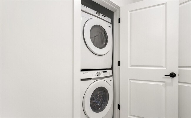 Building Photo - 600 Broadway