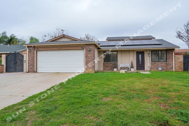 Building Photo - Luxury 4 Bed 3 bath