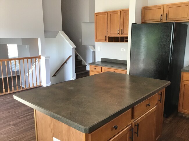 Building Photo - 1559 Parkside Dr