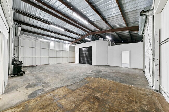 Building Photo - 3138 Reed Rd