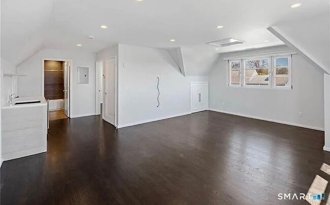 Building Photo - 24 Avery St