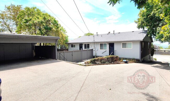 Building Photo - Remodeled 3 Bd 2 Ba Duplex Above Foothill