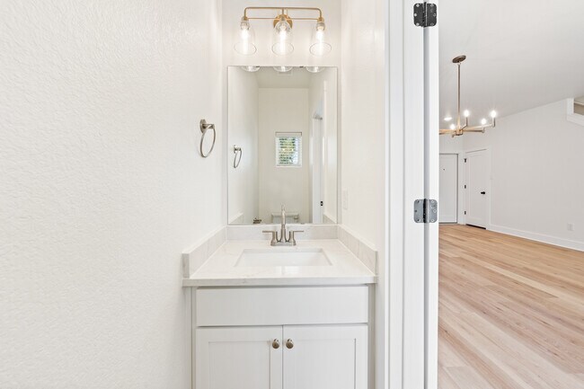 Building Photo - 5811 S 31st St