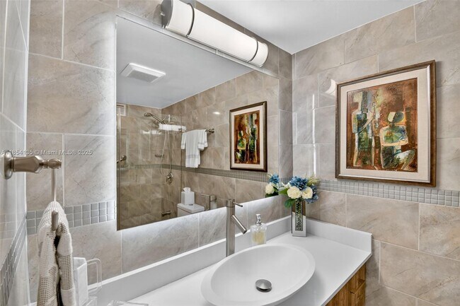 Building Photo - 9250 W Bay Harbor Dr