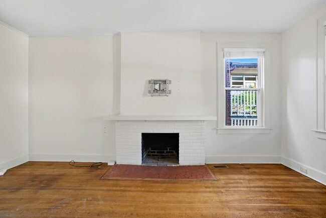 Building Photo - 609 Baldwin Ave