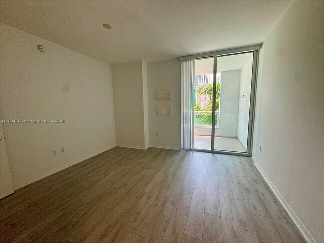 Building Photo - 951 Brickell Ave