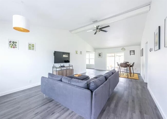 Building Photo - 9715 Dallum Dr