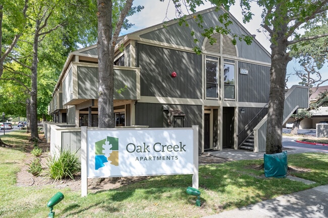 Building Photo - Oak Creek