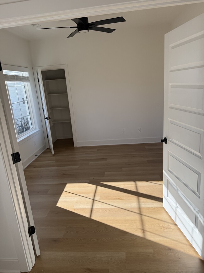 Building Photo - 5837 Lavender Ave