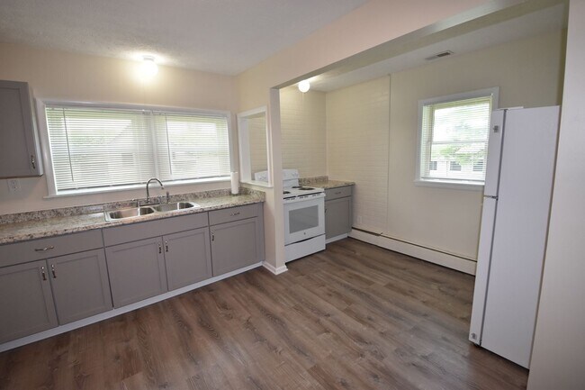 Building Photo - 3 Bedroom Home in the Country