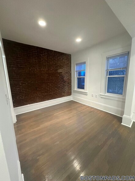 Building Photo - 1404 Beacon St