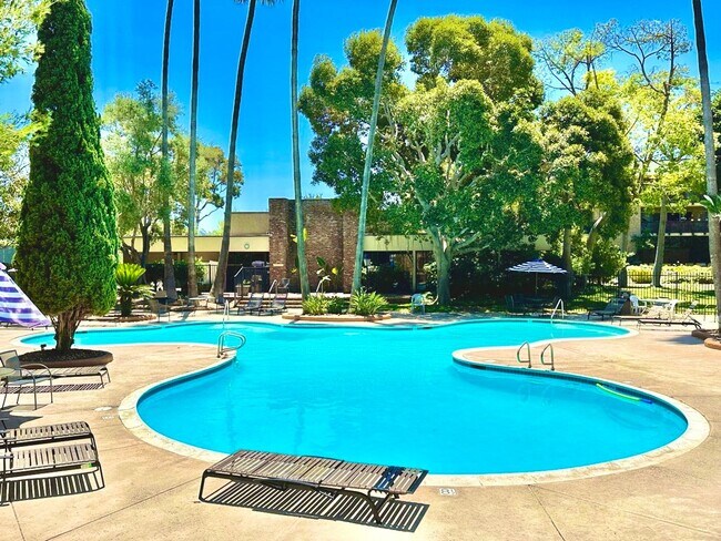 Building Photo - 6202 Friars Rd