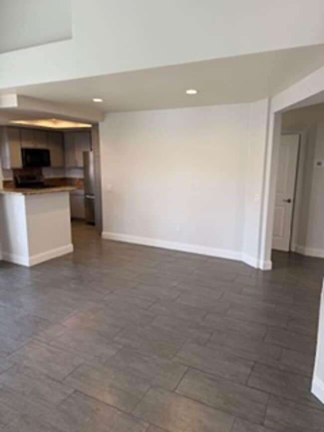 Building Photo - 2 Bed / 2 Bath Townhome in El Cajon