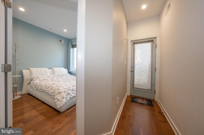 Building Photo - 1326 N Mascher St