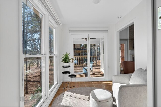 Building Photo - 1002 Cupp Ln