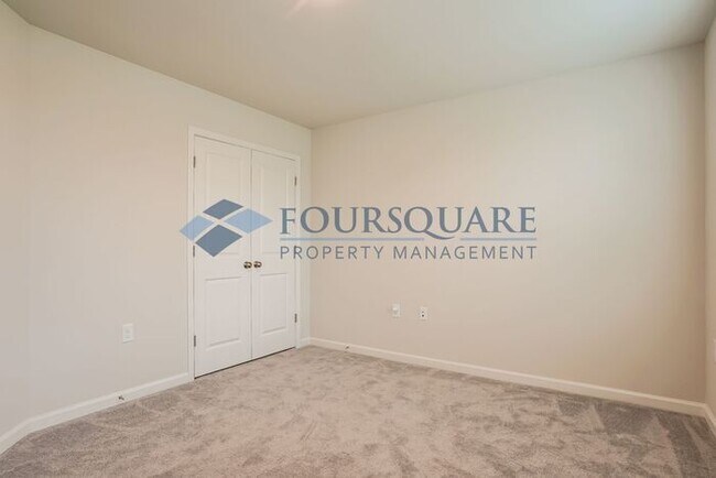 Building Photo - Three Story Town Home | Entry Level Bedroo...
