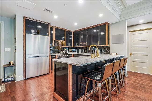 Building Photo - Great Luxury 3 Bedroom 2 Bath on H st NE!