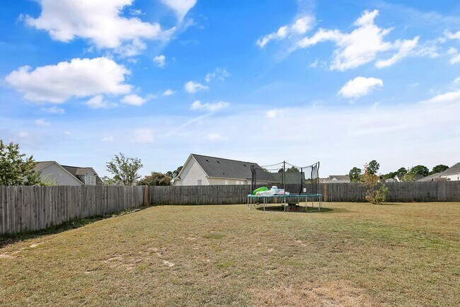 Building Photo - Stunning 4 Bed 3.5 Bath Home with Bonus Ro...