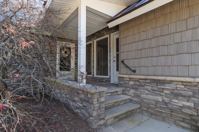Building Photo - Waterfront Property