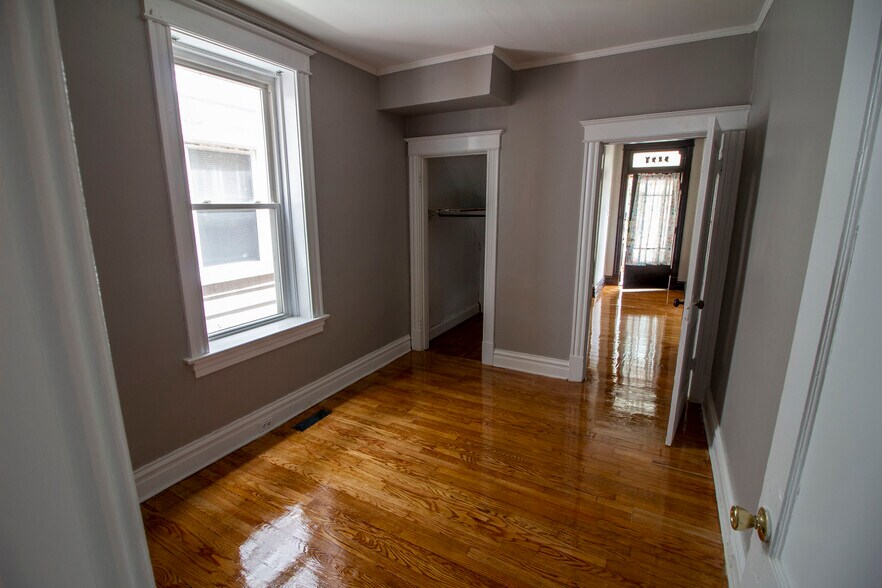Building Photo - 4247 Grace Ave