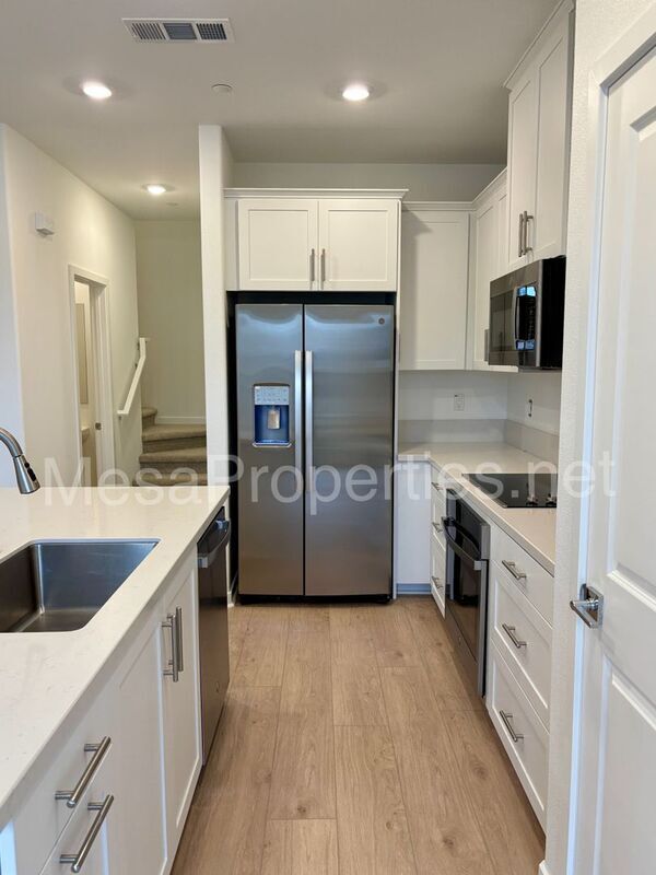 Building Photo - 8407 Gabrielino Ct