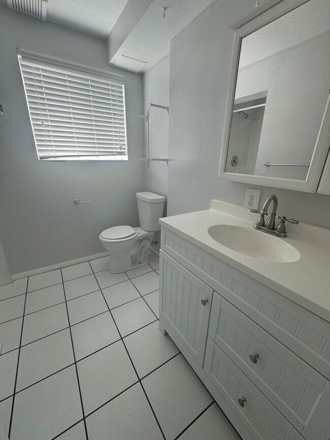 Building Photo - 549 E 575 N
