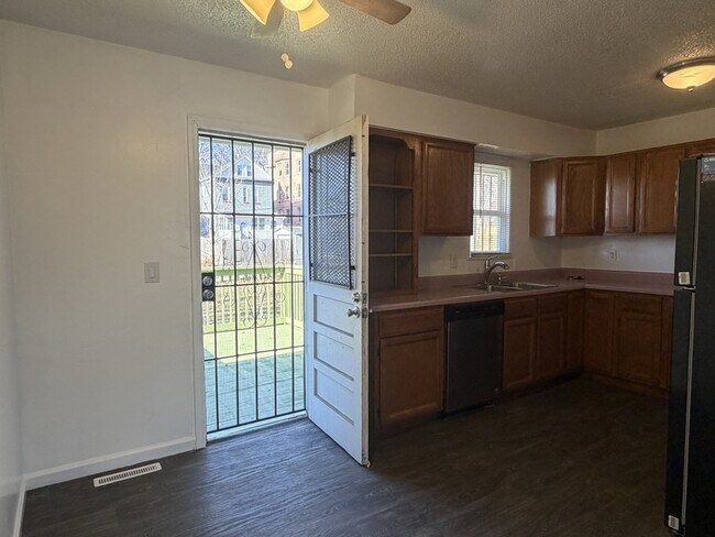 Building Photo - 1112 Olive St