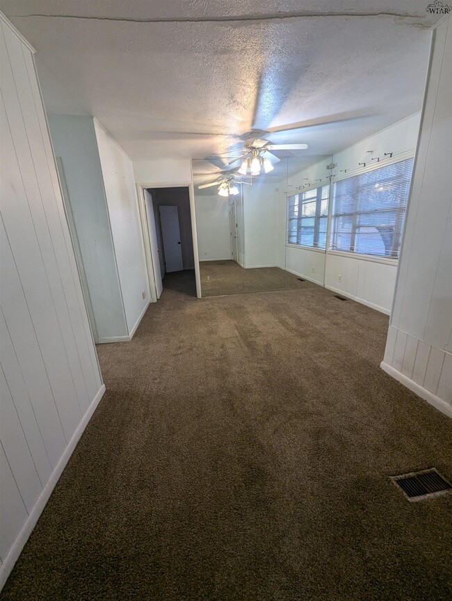 Building Photo - 1706 Katherine Dr