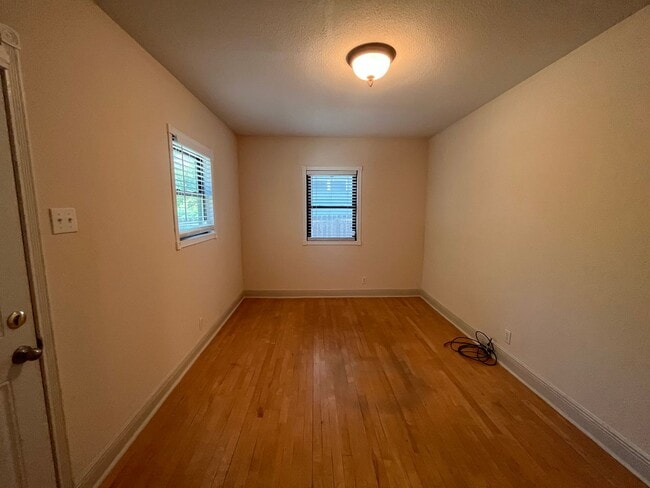 Building Photo - 2bed/1.5bath
