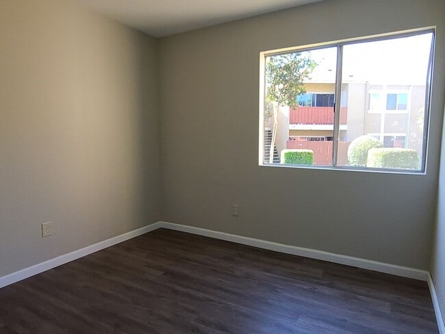Building Photo - 475 N Midway Dr