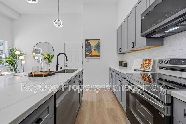Building Photo - 2730 23rd St