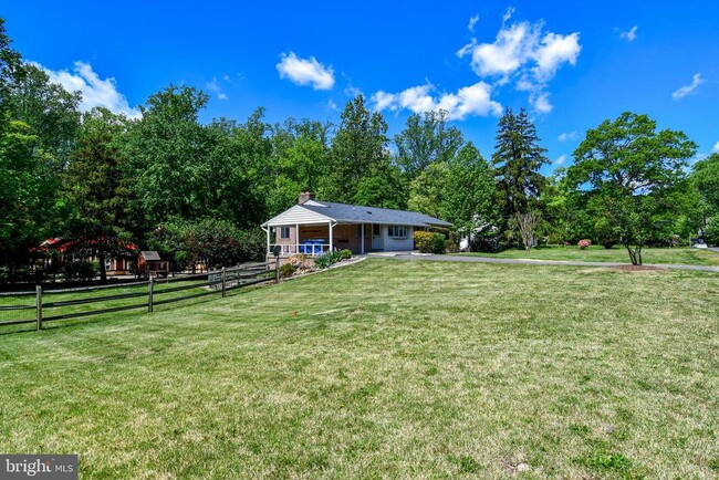 Building Photo - 4842 Randolph Dr