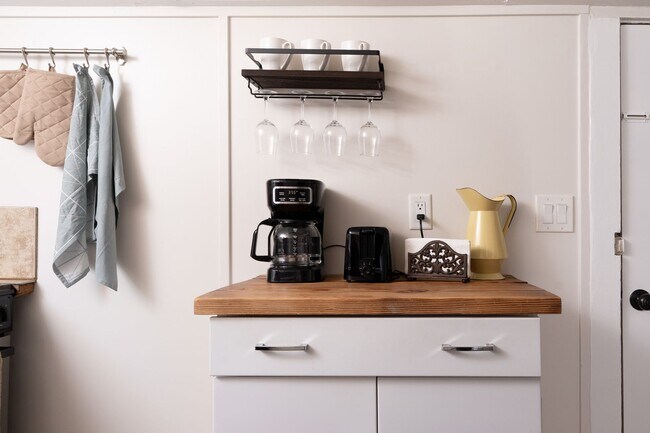 Building Photo - 273 W Carmel Valley Rd